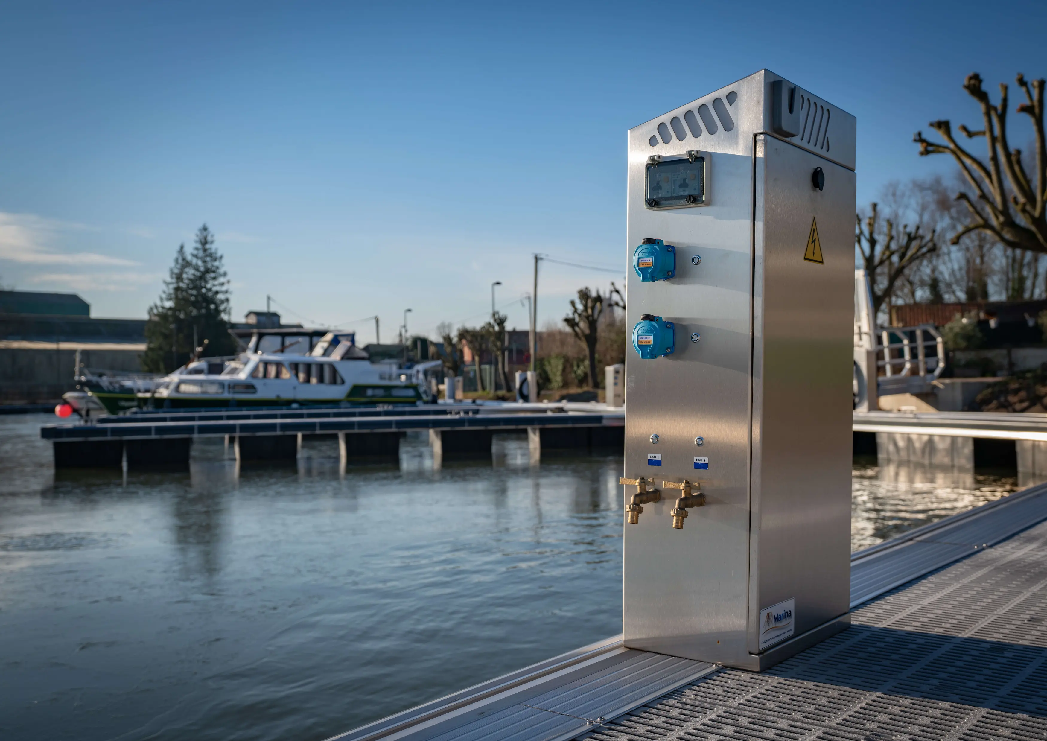 Borne de recharge électrique port fluvial Aire-sur-la-Lys